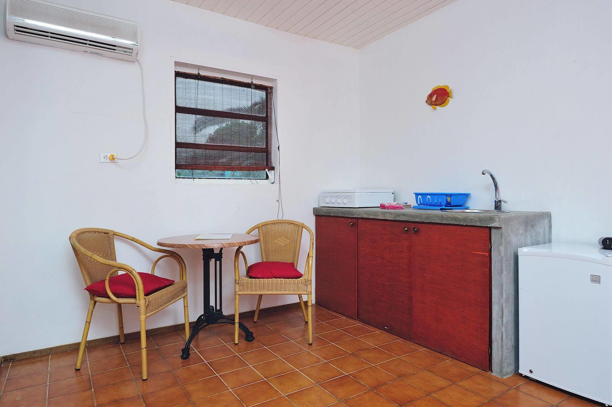 The Dive Hut - Boutique Apartments คราเลนไดค์ ภายนอก รูปภาพ